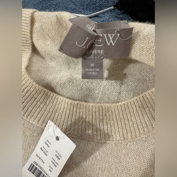 Jcrew Women’s 100% Cashmere sweater. NWT. Elegant Cream Knit Top - Picture 4 of 4